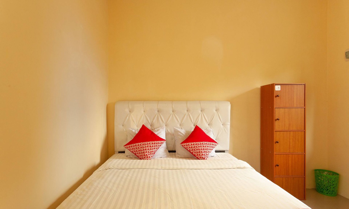 West Cirebon House | OYO 588 Richmond Guest House
