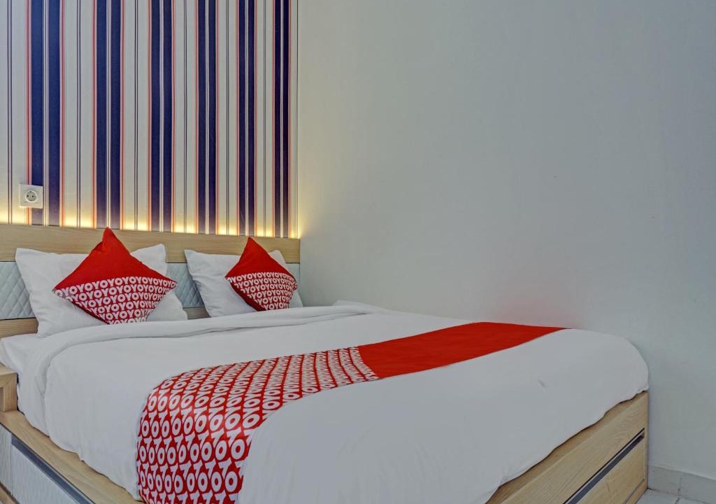 Tangerang Hotel | OYO 90120 Bolang Room