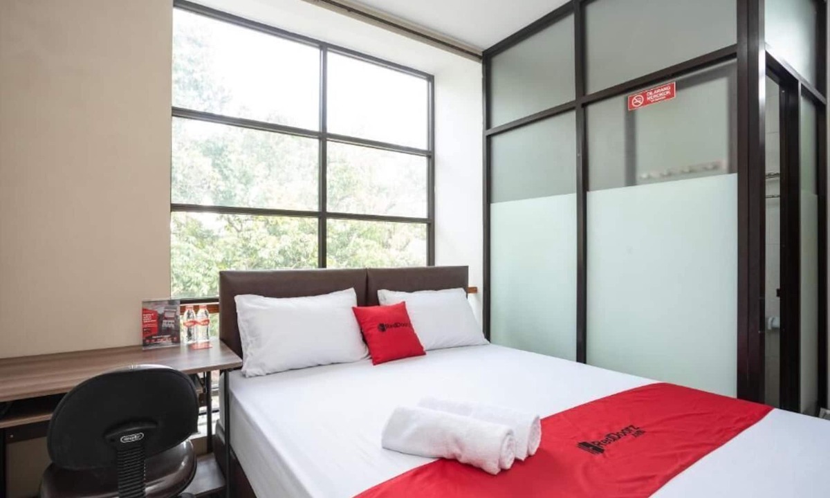 Serpong Hotel | OYO 94735 RD Near Eka Hospital Bsd City