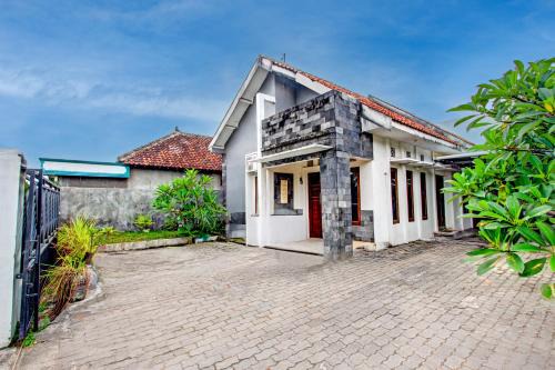 Sewon Hotel | OYO 94851 Watulumpang 1 Guest House