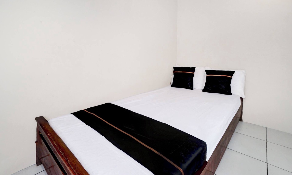 Siwalankerto Hotel | OYO 95041 Griya Indah Homestay
