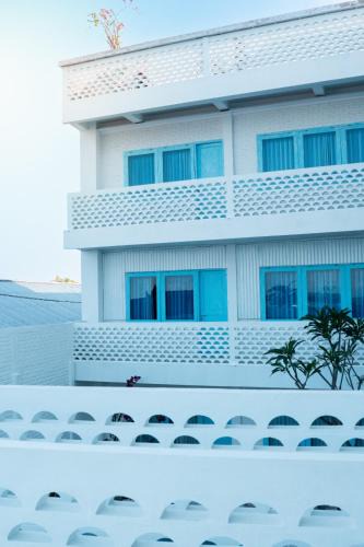 Tanjungbenoa Hotel | Paras Paros Marina Lodge
