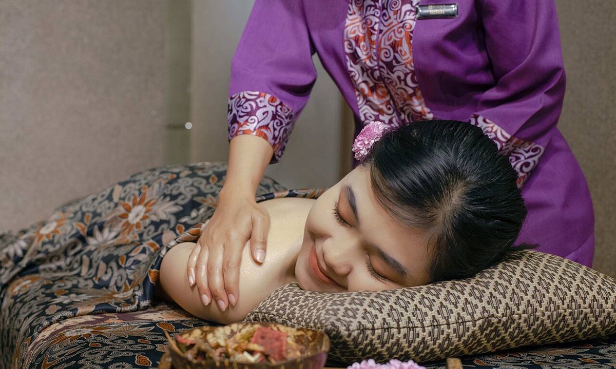 Depok Hotel | Platinum Adisucipto Hotel & Conference