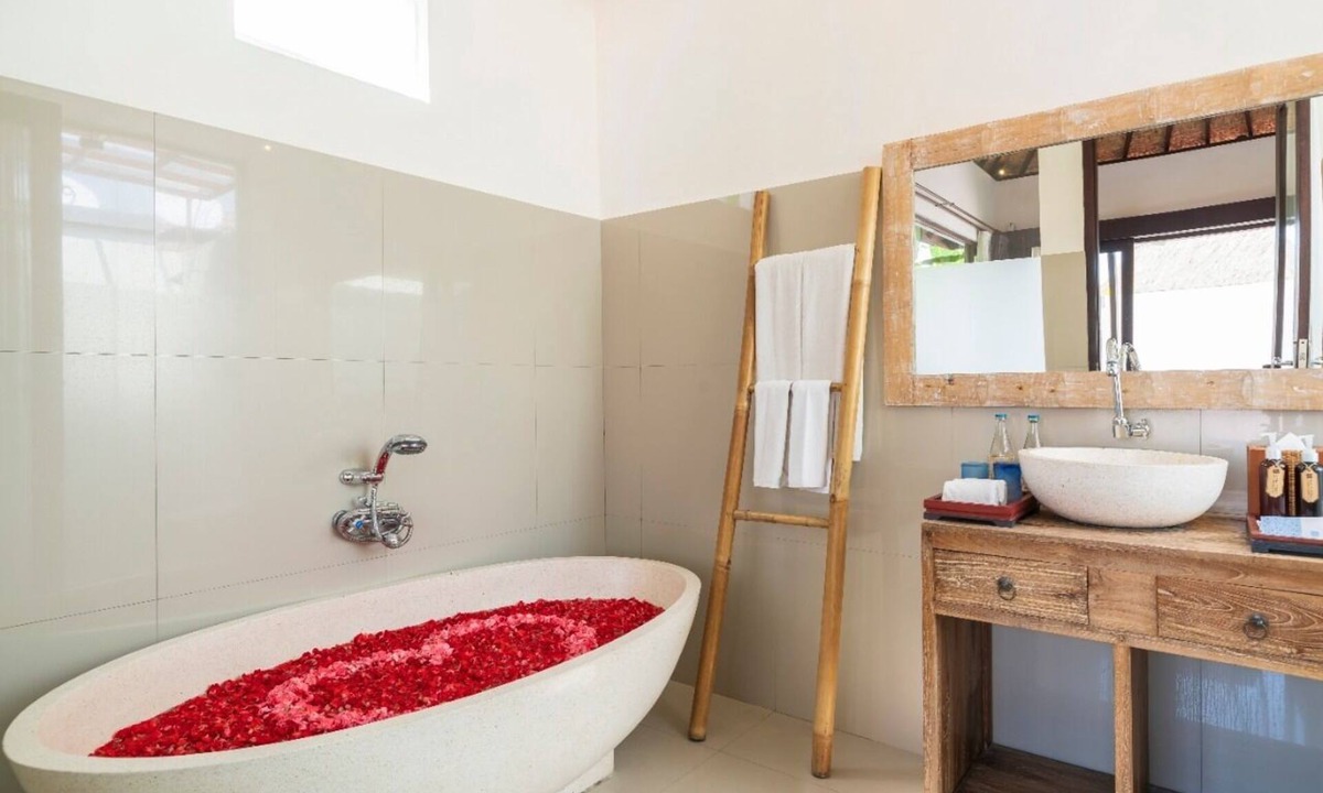 Kenderan Villa | Private Pool VIlla with gazebo overlooks the rice paddies