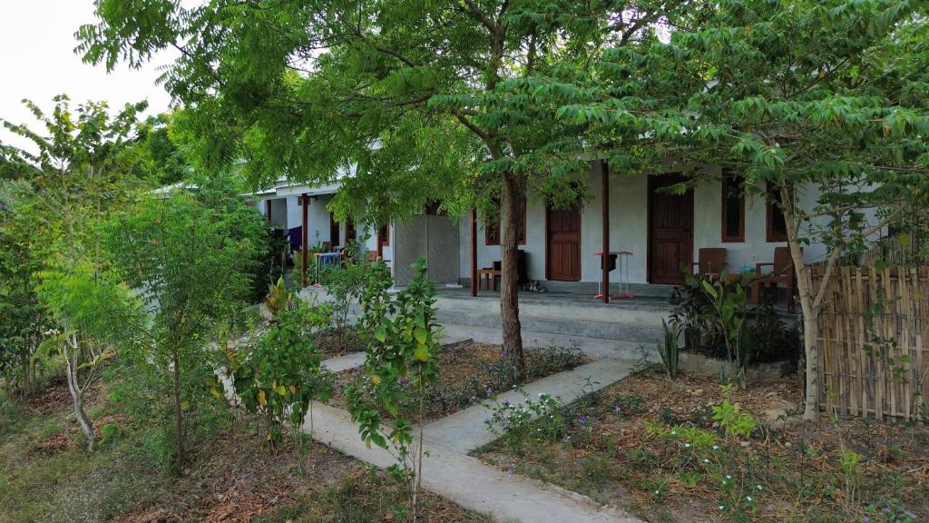Jerowaru Hotel | Rasta Homestay Ekas Bay