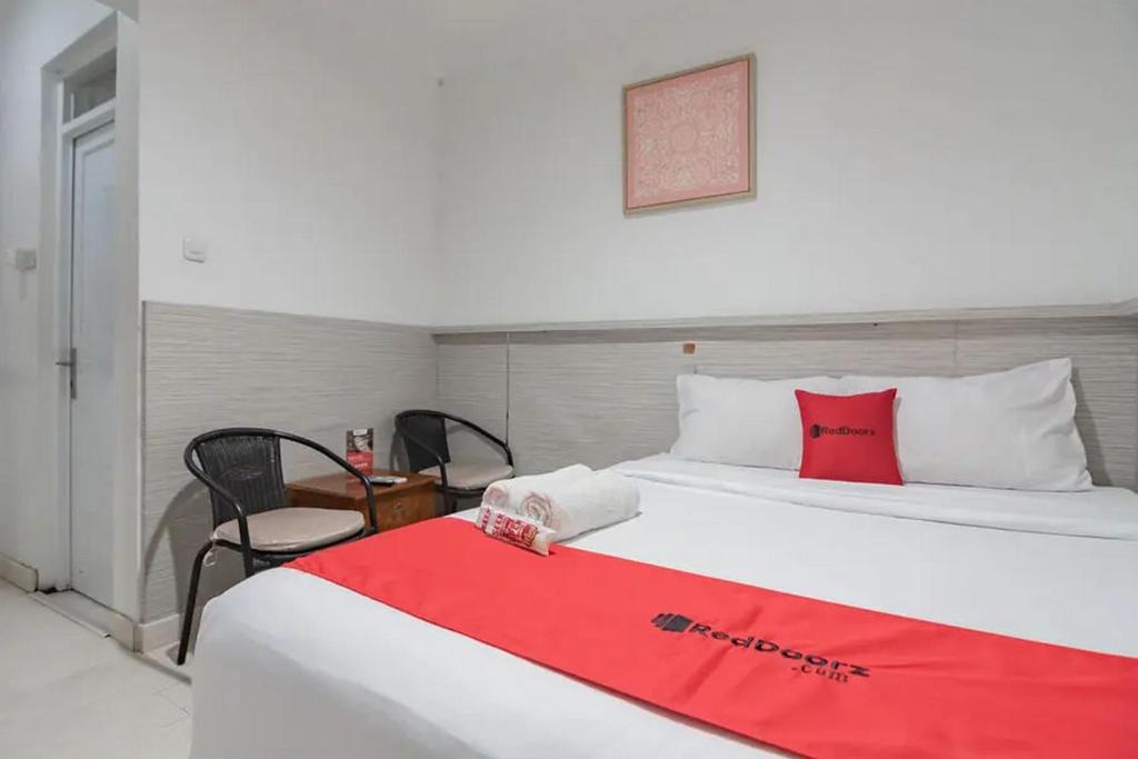 Sukajadi Hotel | RedDoorz at Arwiga Hotel near RS Hasan Sadikin Bandung