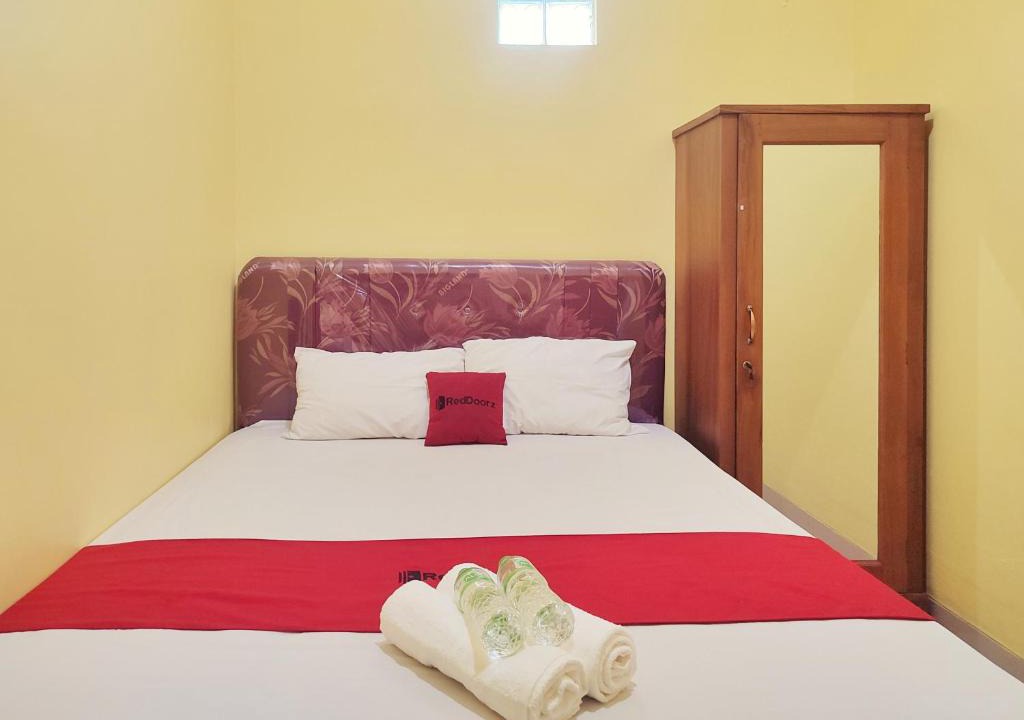 Semarang Hotel | RedDoorz at Mangga Residence near Exit Toll Banyumanik Semarang