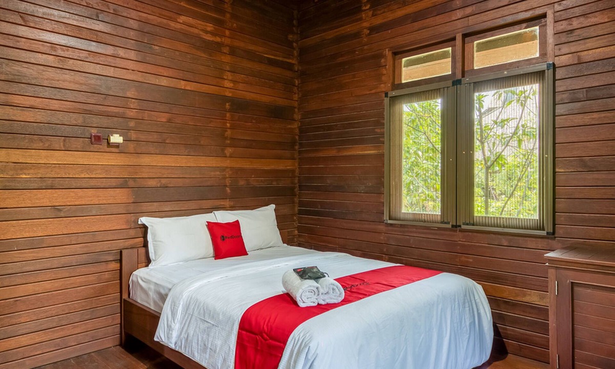 Ciwaru Hotel | RedDoorz @ Geopark Ciletuh Sukabumi