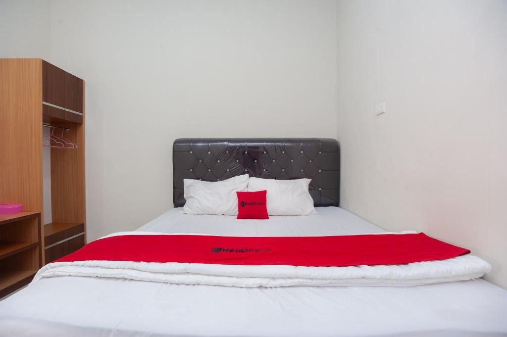 Rajabasa Hotel | RedDoorz @ Jalan Urip Sumoharjo Lampung 2