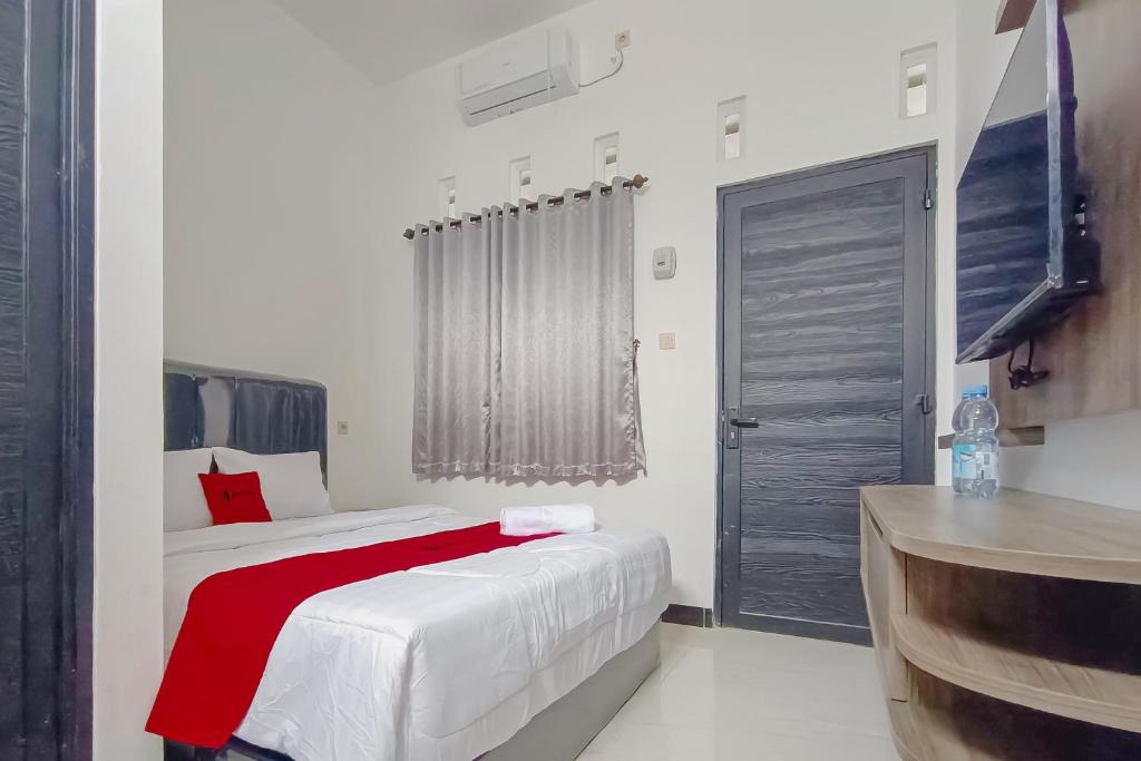 Dieng Hotel | RedDoorz near RSUD Kajen Pekalongan