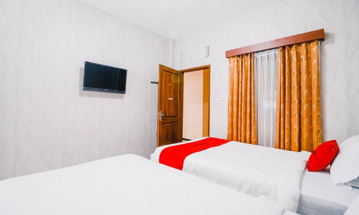 Batu Hotel | RedDoorz near Taman Rekreasi Selecta
