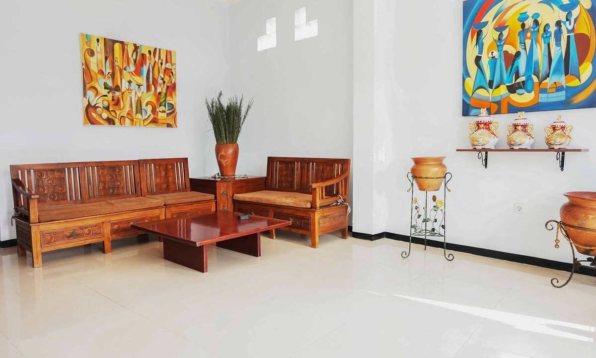 Malang Hotel | RedDoorz near Velodrome Malang 2