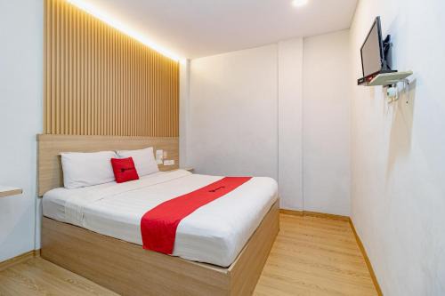 Tanjung Duren Utara Hotel | RedDoorz Plus at Suba Hotel Tanjung Duren