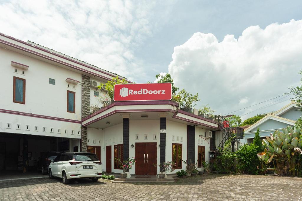Rajabasa Hotel | RedDoorz Syariah @ Jalan Panglima Polim Lampung