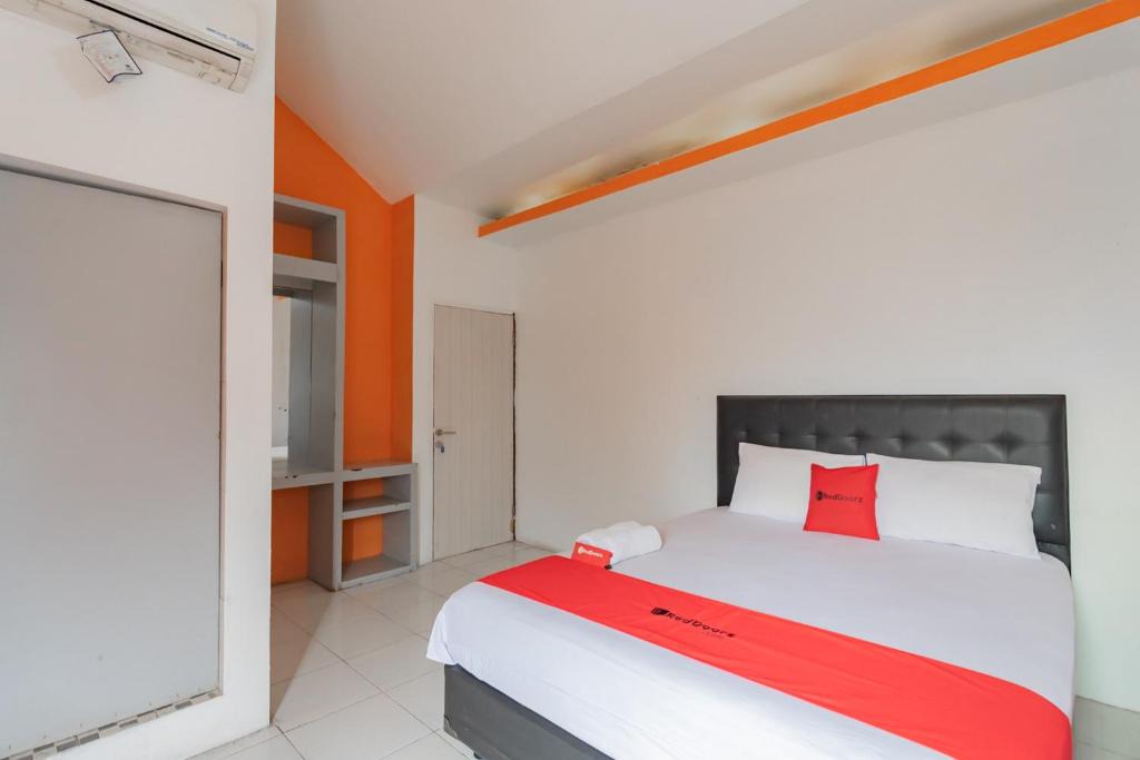 Bandung House | RedDoorz Syariah near BTC Fashion Mall