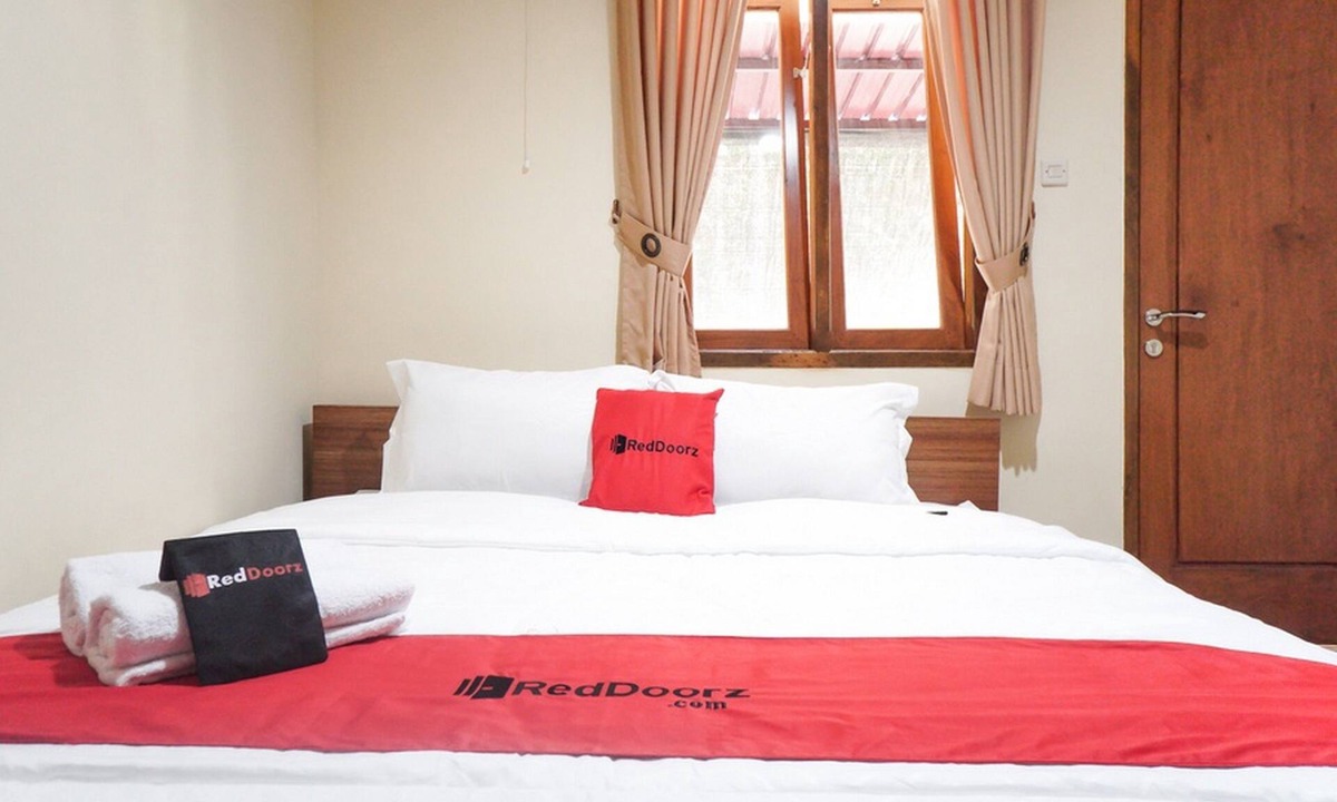Asrikaton Hotel | RedDoorz Syariah near Exit Tol Madyopuro
