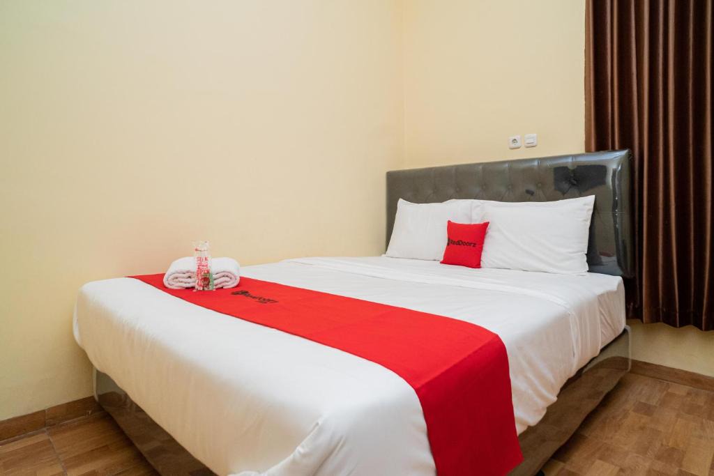Surabaya Hotel | RedDoorz Syariah near Jembatan Merah Plaza
