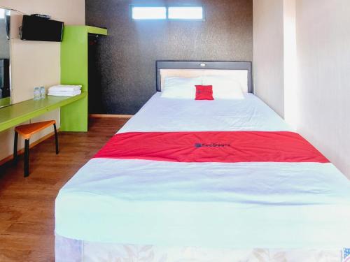 Sidomulyo Hotel | RedDoorz Syariah near Lippo Plaza Batu