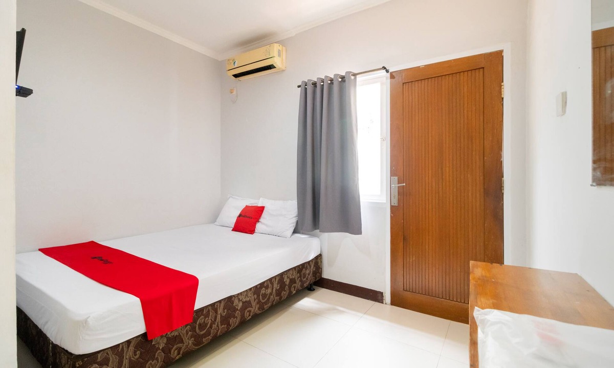 Bendungan Hilir Hotel | RedDoorz @ Tondano Benhil