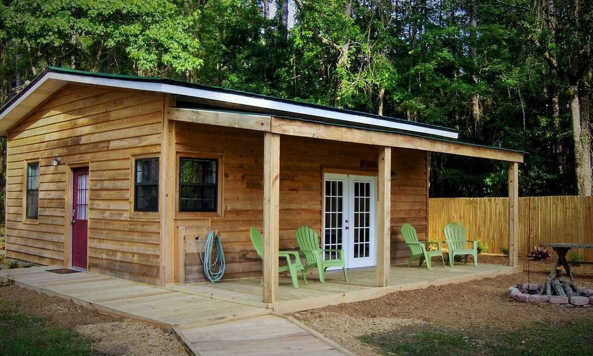 Townsend Cabin | Rustic Creekside Cabin Rental with a Private Dock near the Georgia Coast