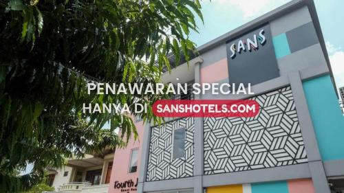 Banjarsari Hotel | Sans Hotel Fourth Loft Solo