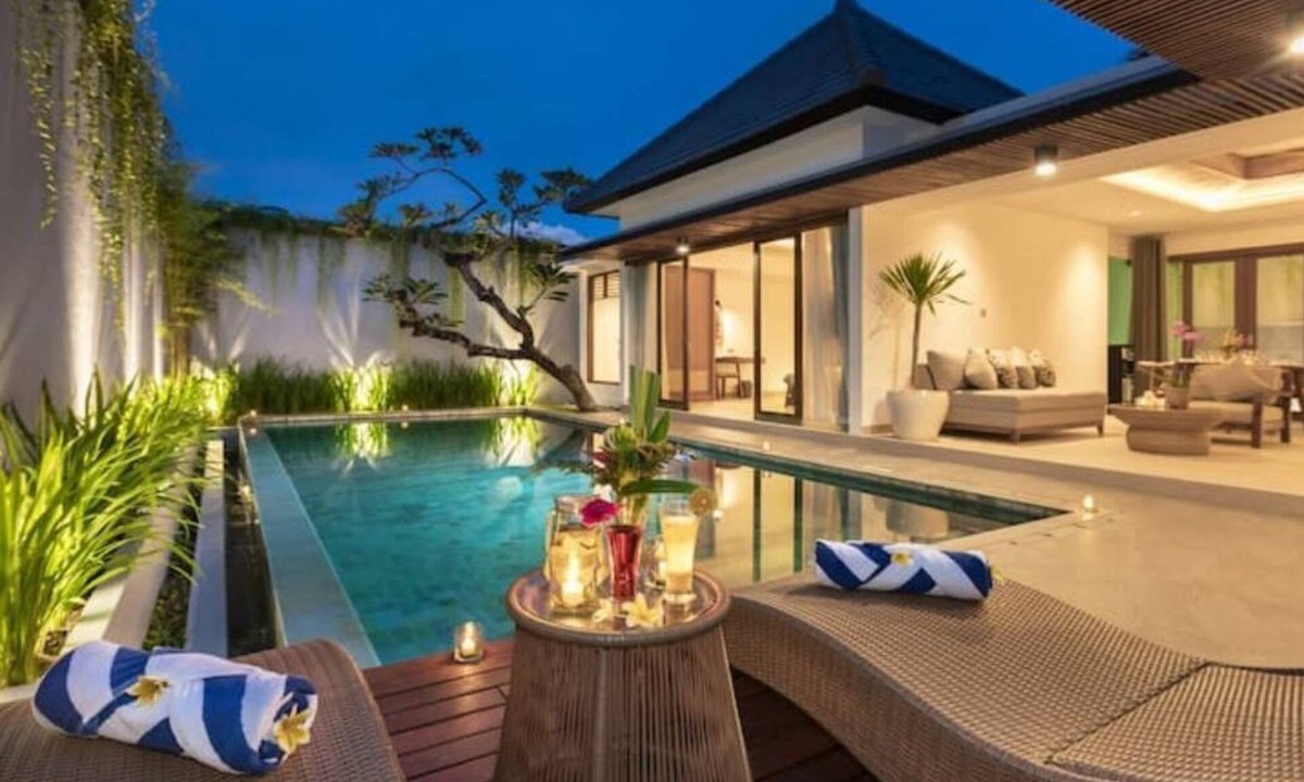 Nakula Villa | Seminyak Balinese Style Villa with Tropical Garden