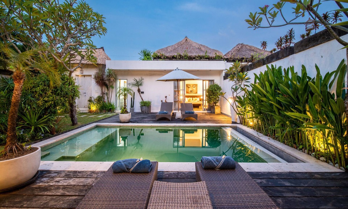 Batubelig Villa | Seminyak Oasis -2 BR Villa
