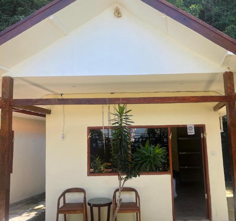 Candi Dasa House | Smiley Rooftop Homestay & Restaurant
