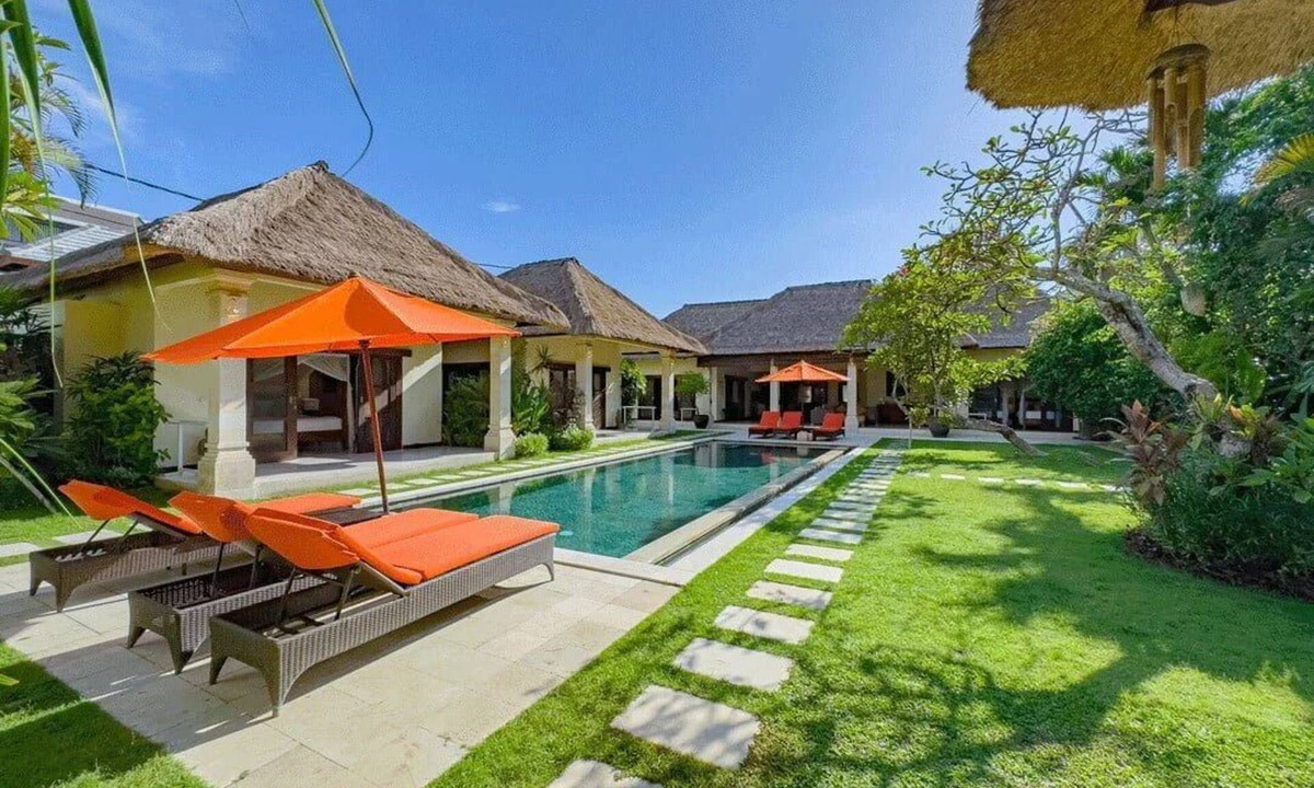 Drupadi Villa | Spacious 4BR - Villa Santai - Central Seminyak