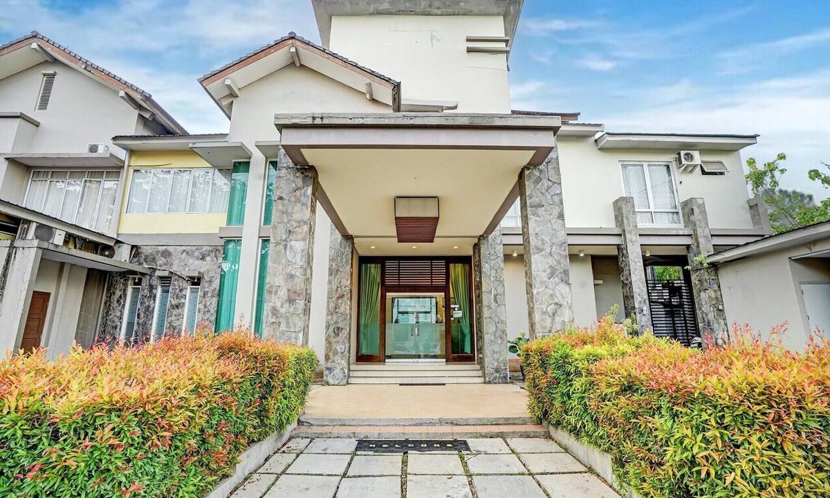 Padang House | Spacious Triple Suite for Groups with Free WiFi