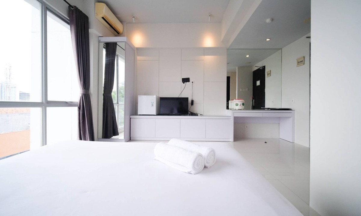 Darmo Apartment | Strategic And Comfy Studio (No Kitchen) At Grand Darmo Suite Apartment