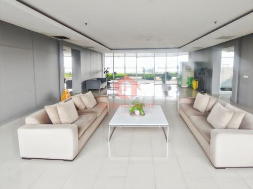 Pondokcina Apartment | Strategic Studio Depok Park View Pool & Wi-Fi
