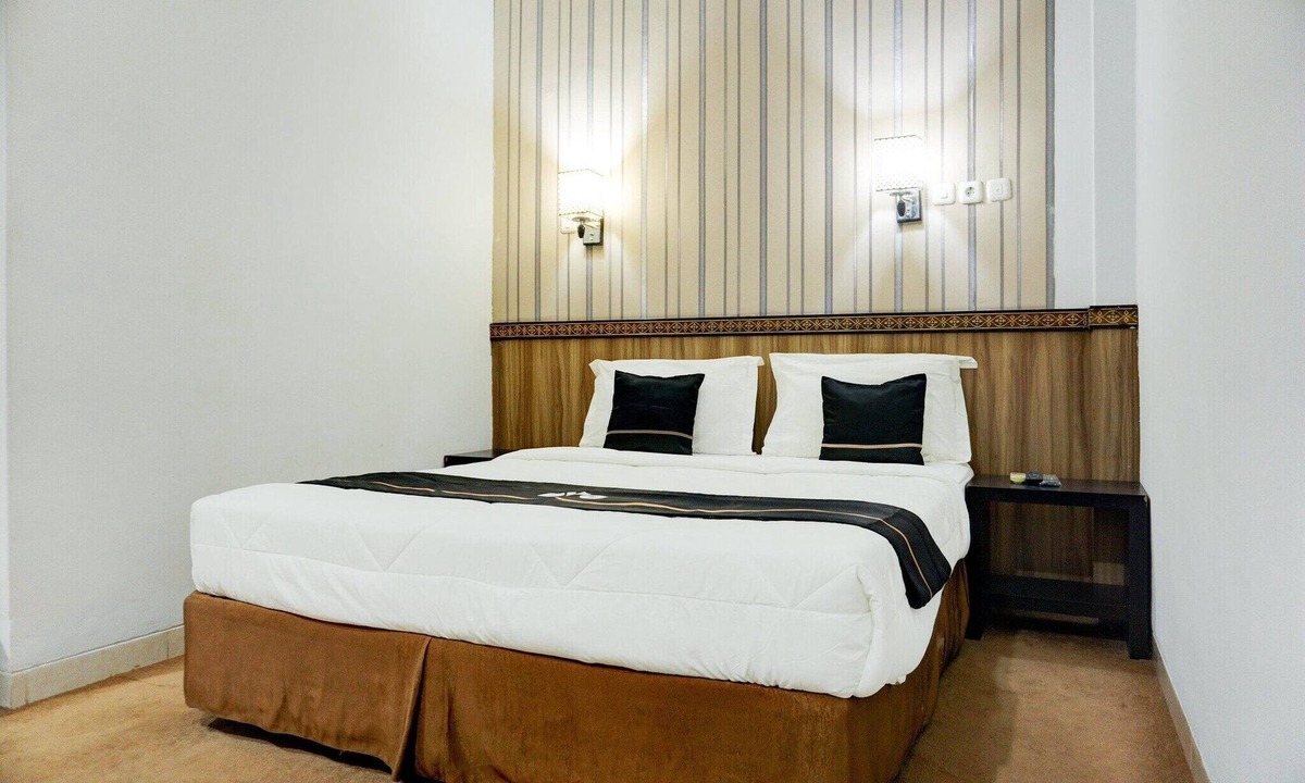 Palembang House | Stylish DBL Suite Escape W/Free WiFi and Parking