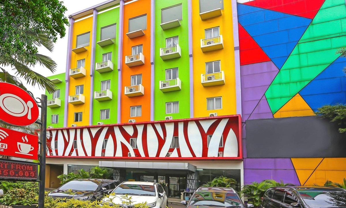 East Jakarta House | Stylish DBL Suite Escape W/Free WiFi and Parking