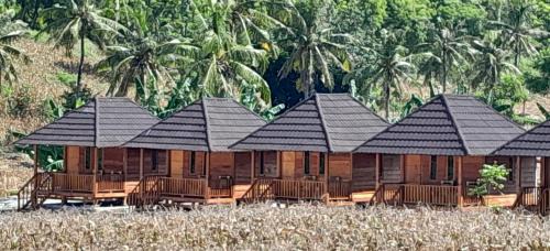 Jerowaru House | Surfers paradise cottage and restaurant
