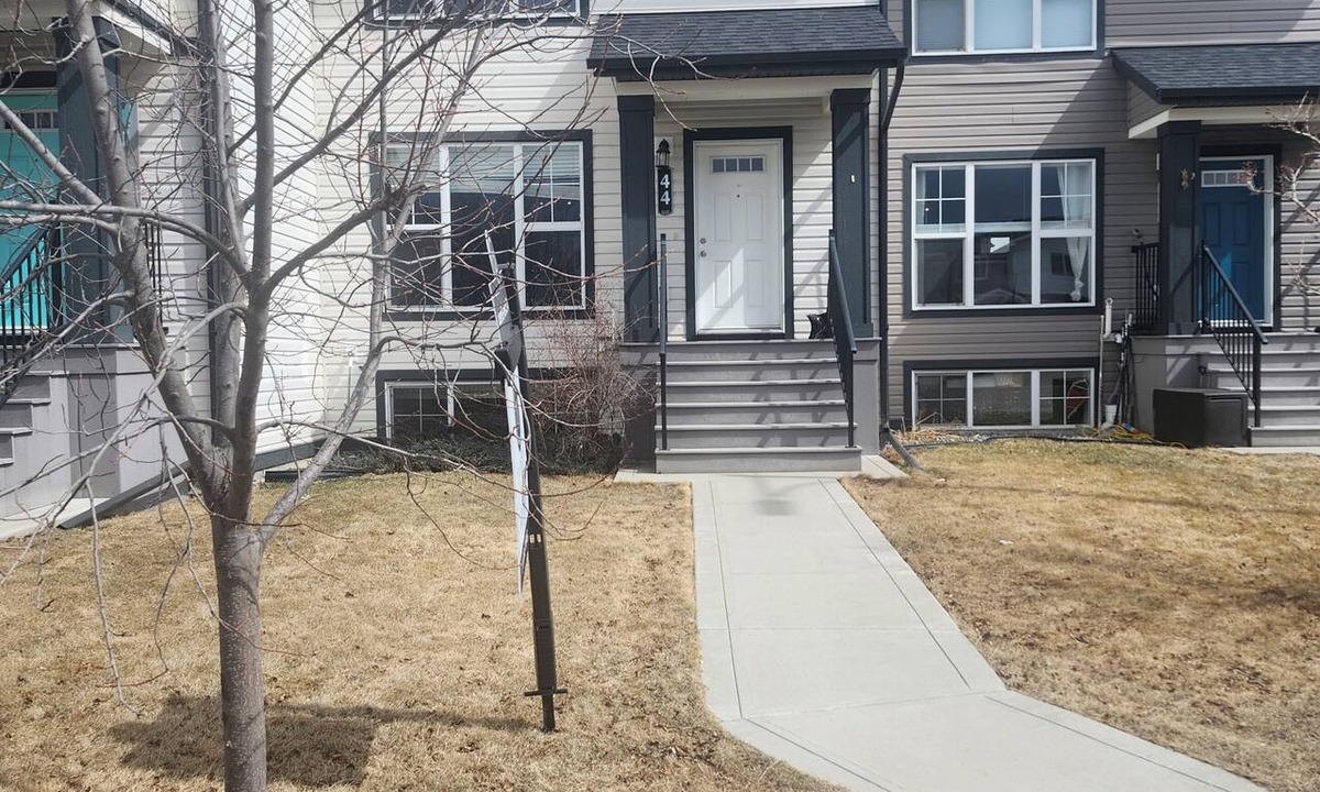 Sylvan Lake House | The LUX Home Retreat Near Beach. A Perfect Place to Getaway Year-Round!