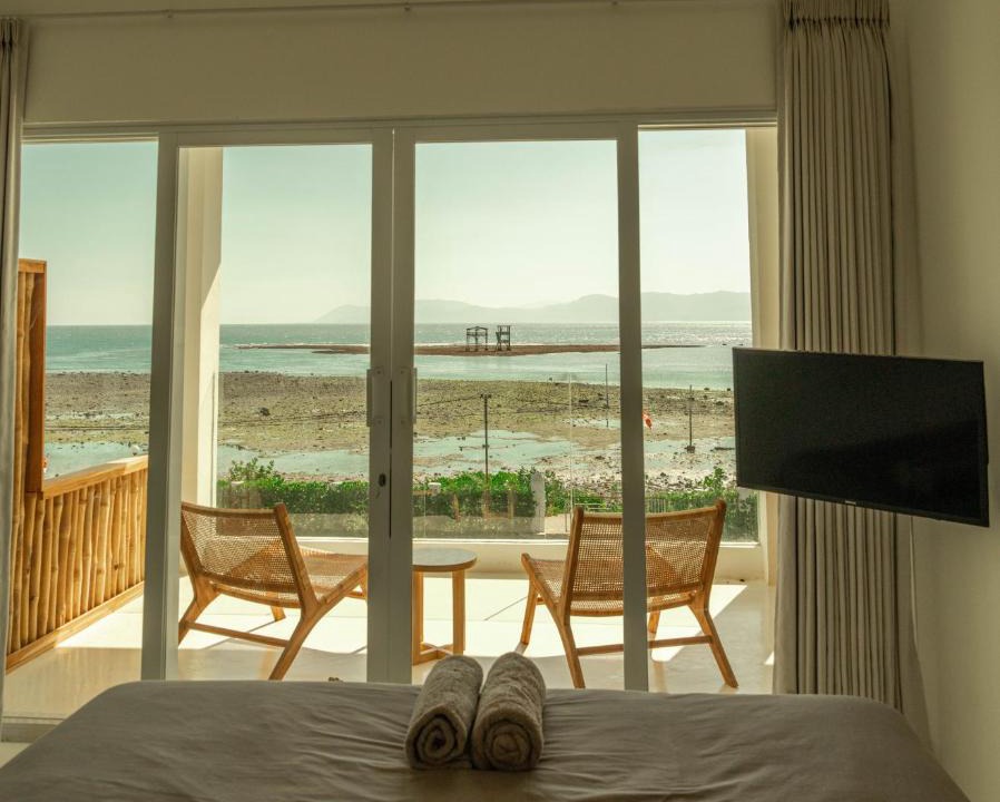 Hu'u Hotel | The Peak Surf House