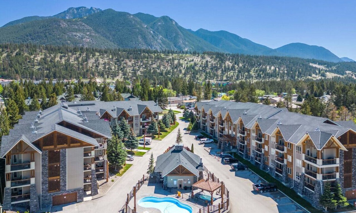 Radium Hot Springs Apartment | The Sable Bright Side | Pool | Hot Tub | Top Floor