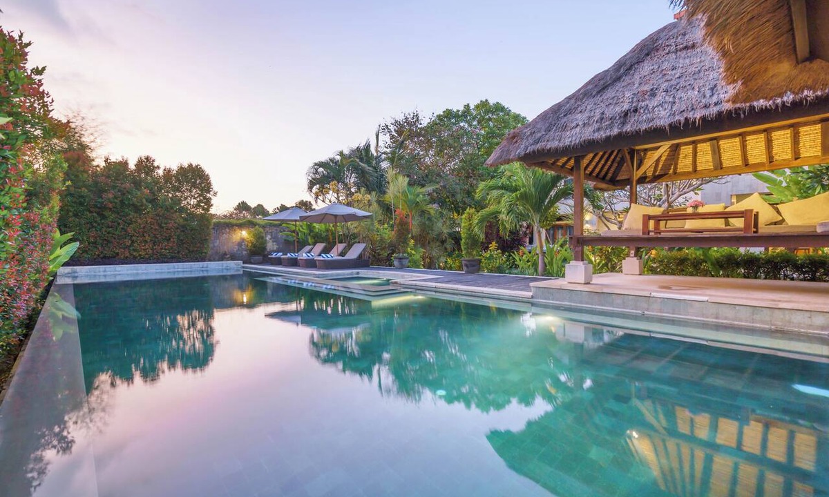 Berawa Villa | The ultimate Bali beachside getaway at Villa Kaira Estate, a 7-bedroom luxury villa in Berawa, Canggu. The Estate offers daily breakfast, a full-time private chef, airport transfers, complimentary massages, housekeeping, and a dedicated driver.