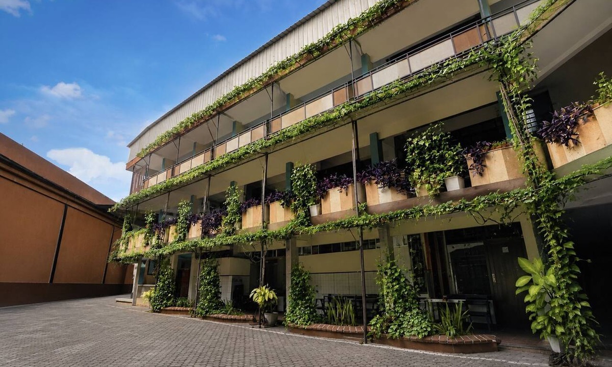 Jember Hotel | Townhouse Oak Hotel Lestari