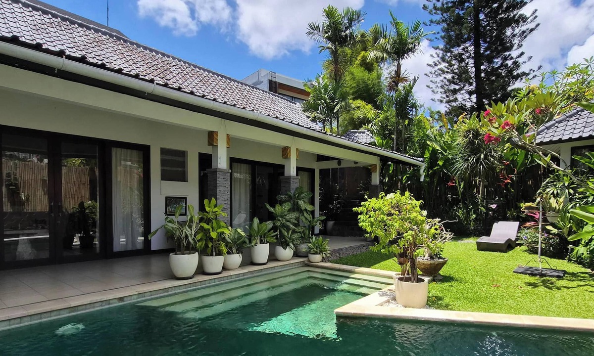 Batu Bolong House | Tranquil 2-bedroom house with AC in charming Canggu
