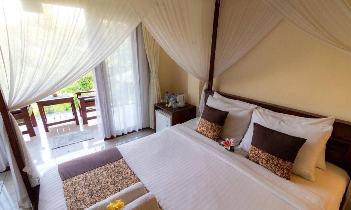 Melayang House | Tranquil Poolside Retreat