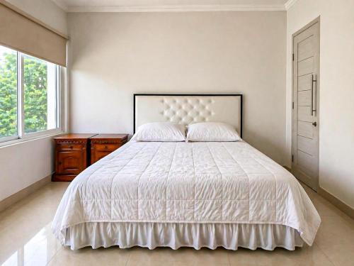 Jakarta House | Twins Guesthouse near Universitas Budi Luhur Jakarta RedPartner