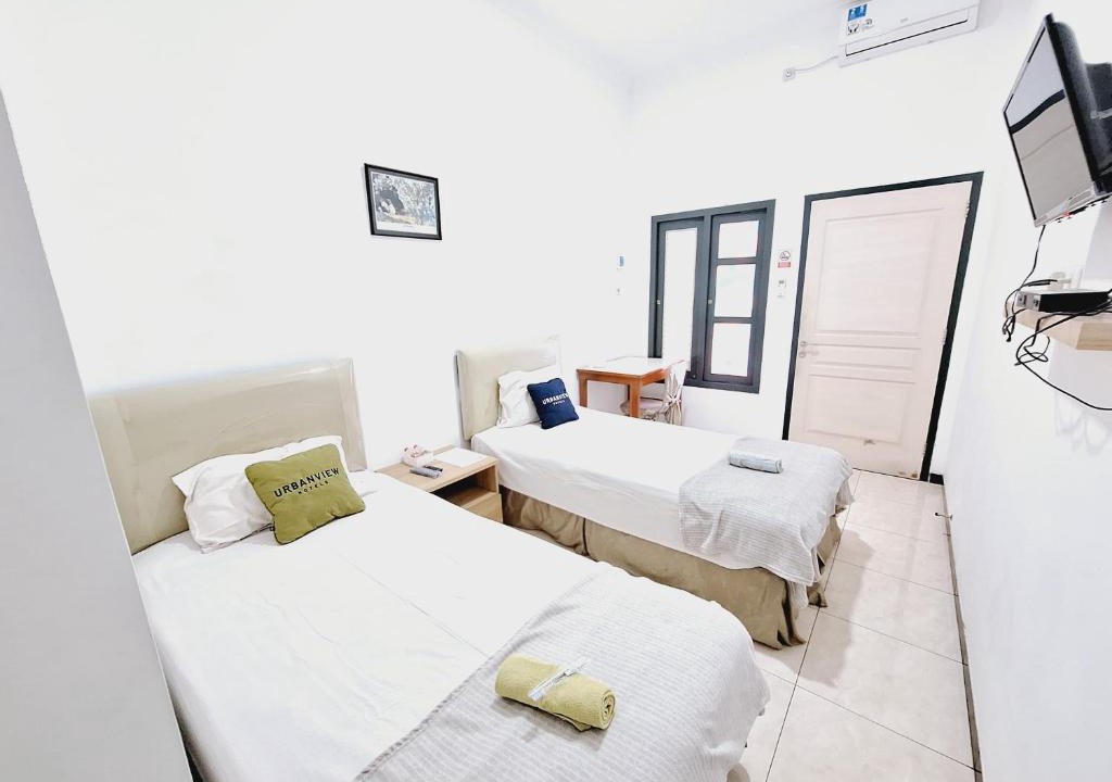 Blitar Hotel | Urbanview Roemah Tanjung Blitar