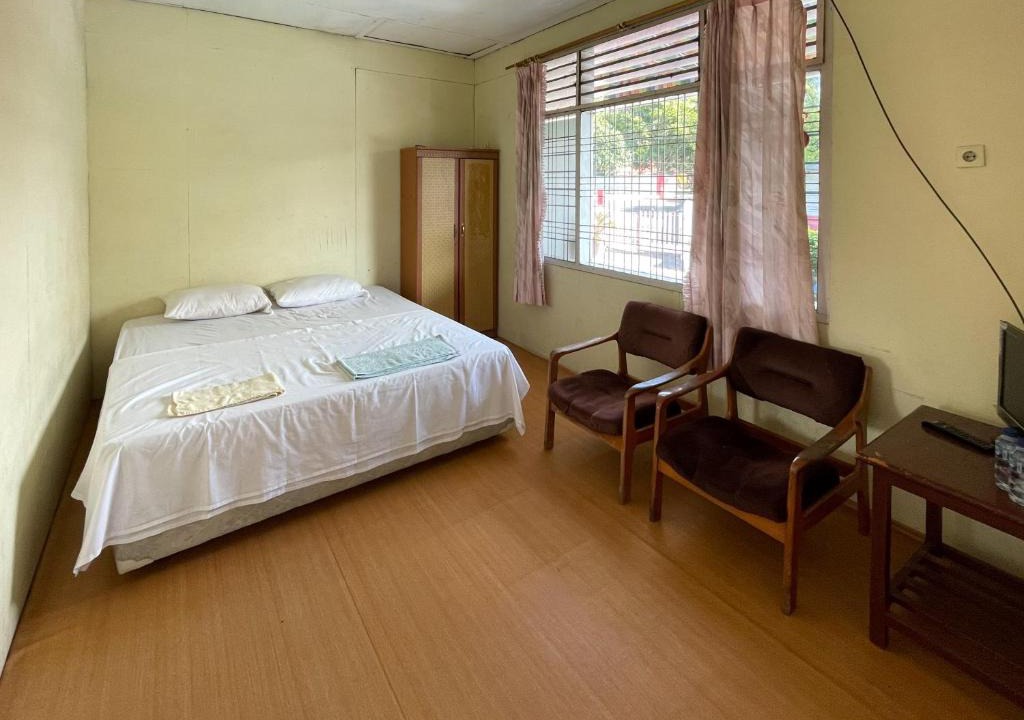 Parapat Hotel | Valencia Homestay Redpartner