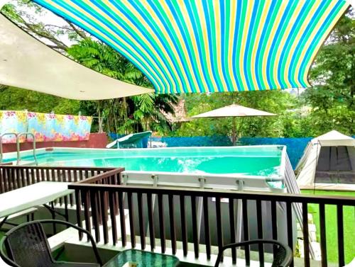 Ciawi Villa | Vila Vimallahills 3bedroom plus 1bedroom dan Tendacamping, Privatepool, ayunan, bbq Bebas jam cekin, cekout sesuai jam cekin 24jam