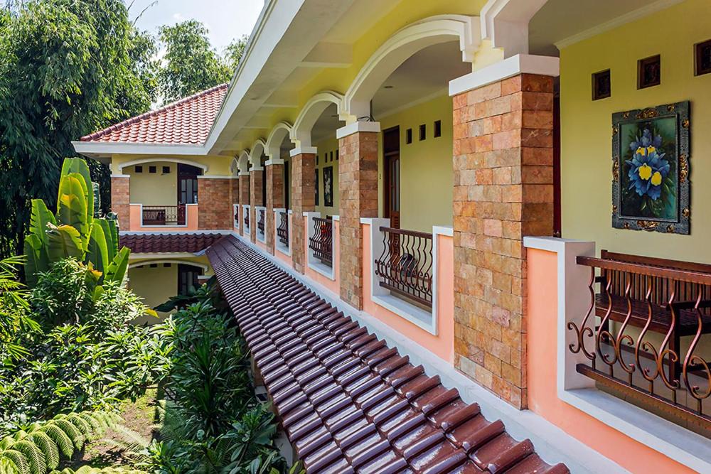Depok House | Villa Alicia