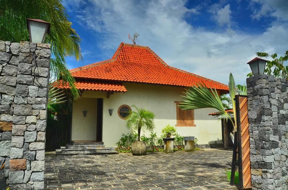 Colomadu Hotel | Villa Aquin