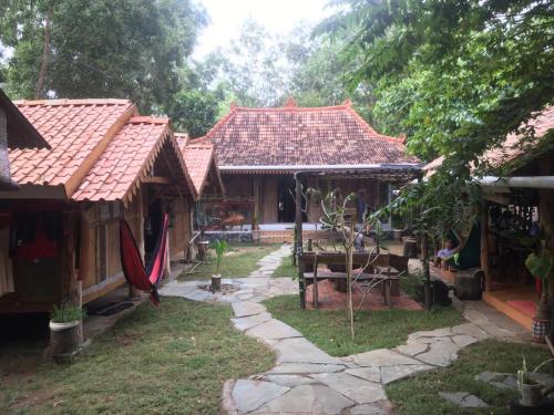 Pacitan House | Villa Hembers Surf Camp