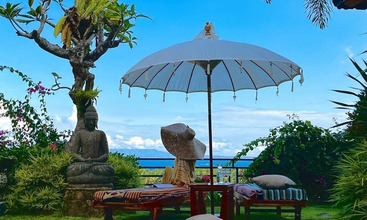 Candi Dasa Villa | Villa Maya Bali 3,229 sq ft villa ocean view breakfast included NEW !